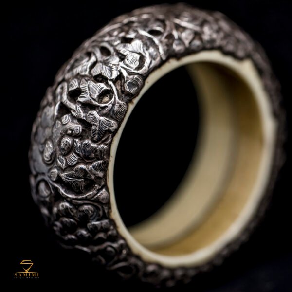 002 Armreif nepalesischer Tibetischer Repousse