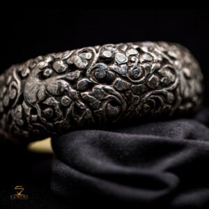 Armreif nepalesischer Tibetischer Repousse