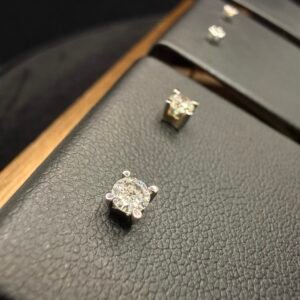 Exklusiver Solitär-Ohrstecker aus 750er Weißgold (18 Karat) mit 0,303 ct Diamant (TW VSi)