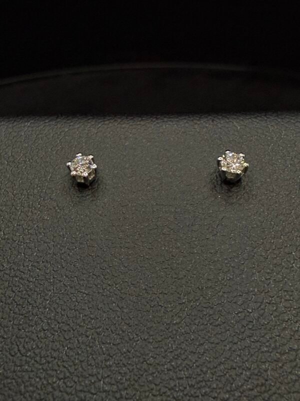 Klassische Diamant-Ohrstecker aus 585er Weißgold – 2 Diamanten gesamt 0,110 ct (H/Si) Klassische Diamant-Ohrstecker aus 585er Weißgold – 2 Diamanten gesamt 0,110 ct (H/Si)